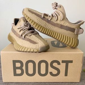 YEEZY BOOST 350 V2 EARTH (size 5)